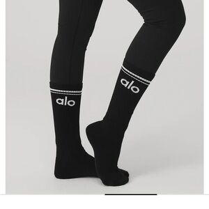 NWT Alo Unisex Throwback Sock in Black/White